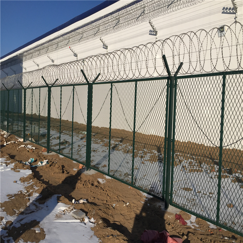 艾瑞看守所護(hù)欄網(wǎng)嚇阻作用好，有效的防止了攀逃